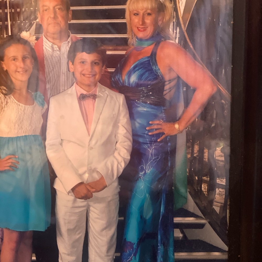 Gown - Picture 7 of 8